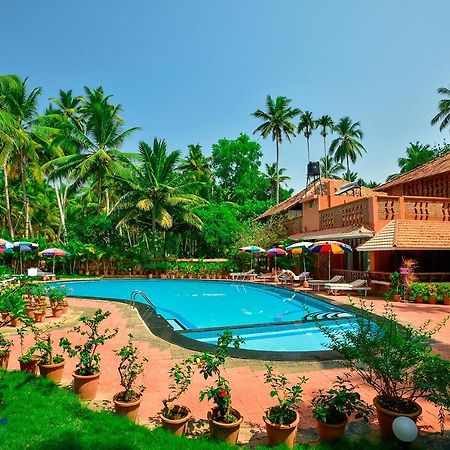 Beach And Lake Ayurvedic Resort, Ковалам Екстериор снимка