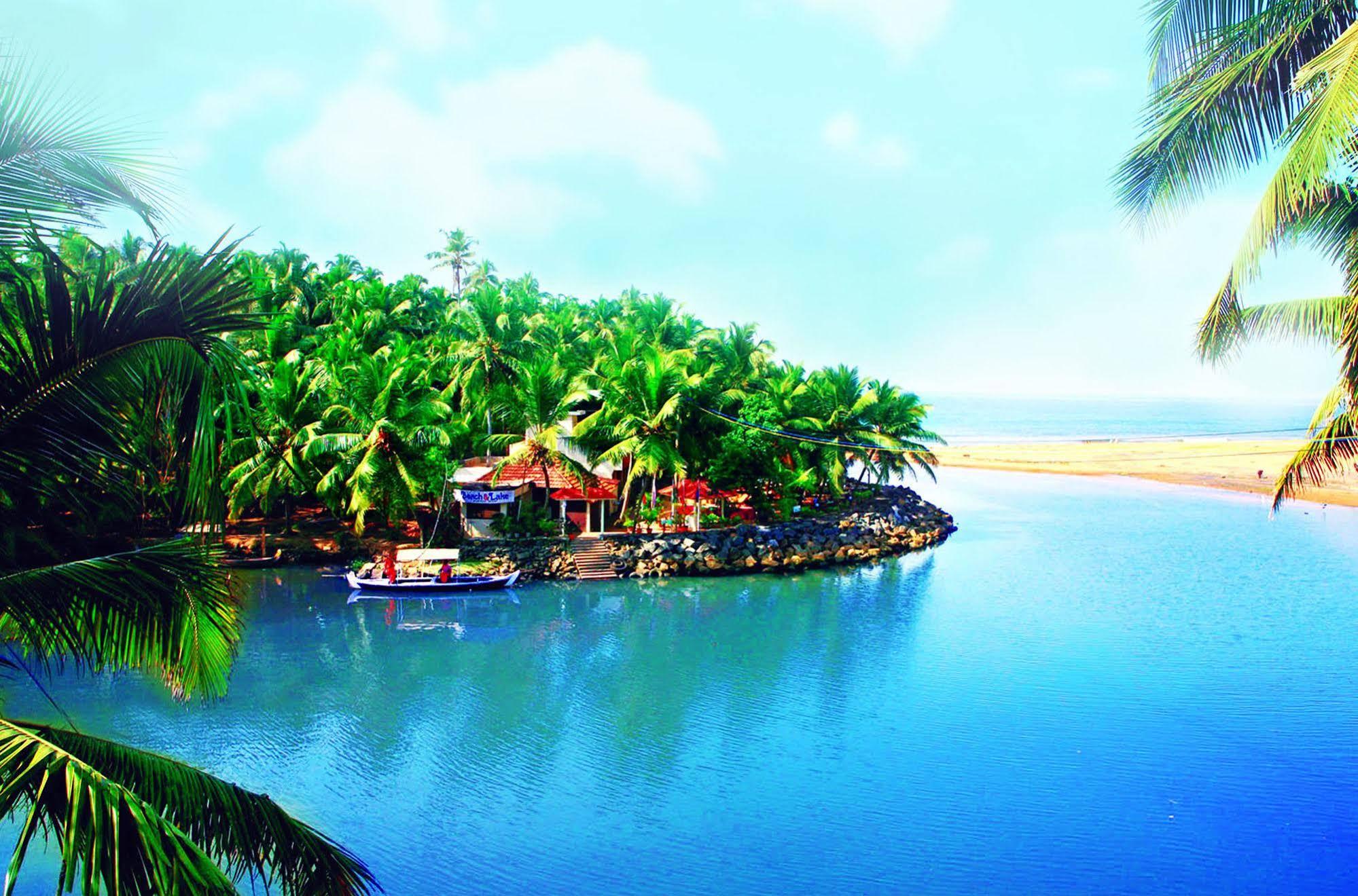Beach And Lake Ayurvedic Resort, Ковалам Екстериор снимка