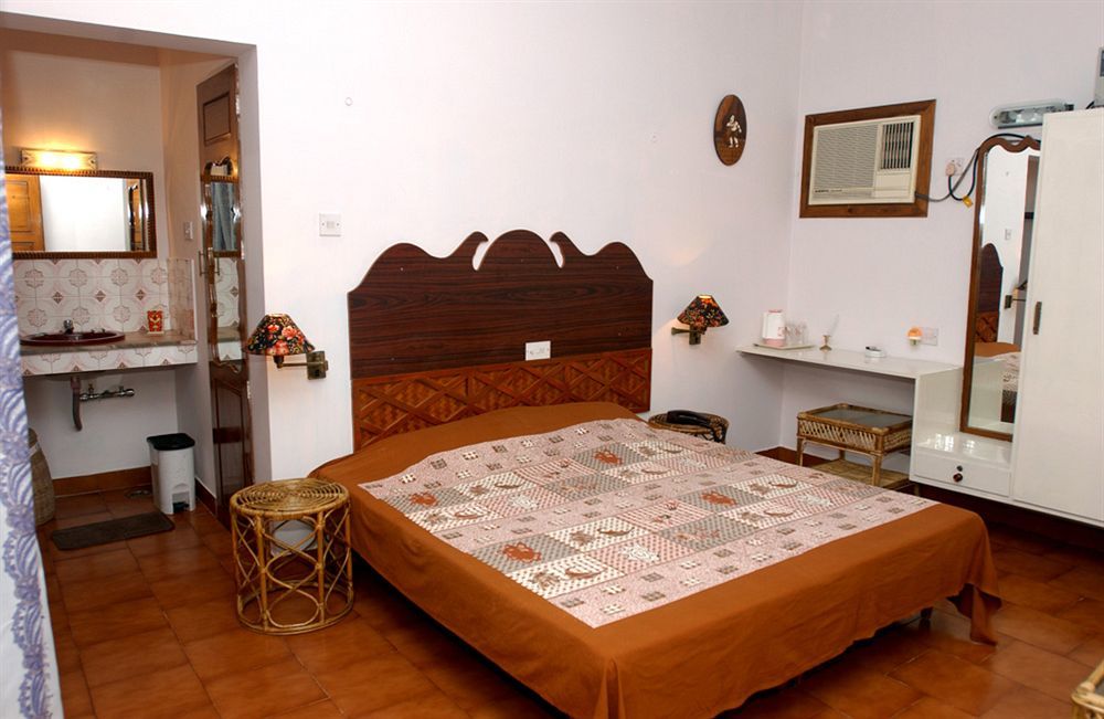 Beach And Lake Ayurvedic Resort, Ковалам Екстериор снимка