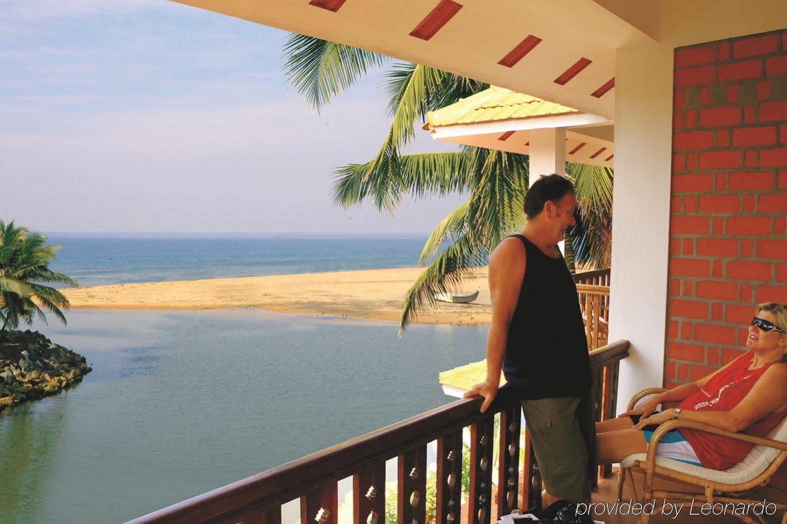 Beach And Lake Ayurvedic Resort, Ковалам Екстериор снимка