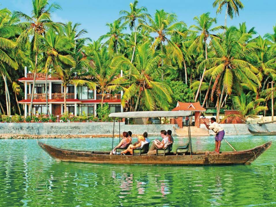 Beach And Lake Ayurvedic Resort, Ковалам Екстериор снимка