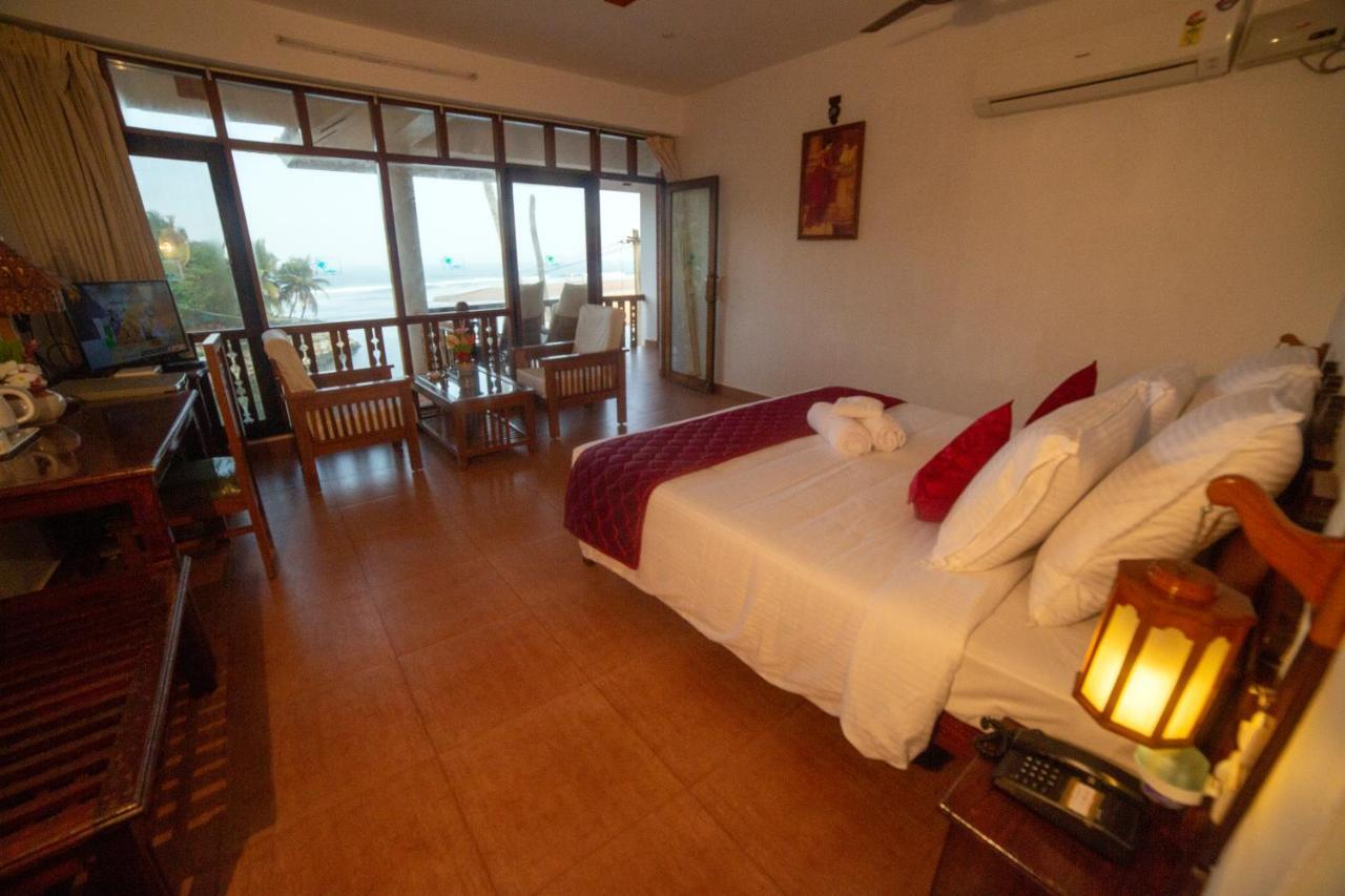 Beach And Lake Ayurvedic Resort, Ковалам Екстериор снимка