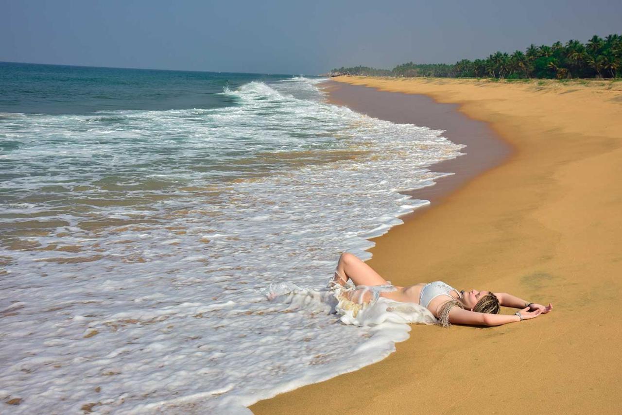 Beach And Lake Ayurvedic Resort, Ковалам Екстериор снимка