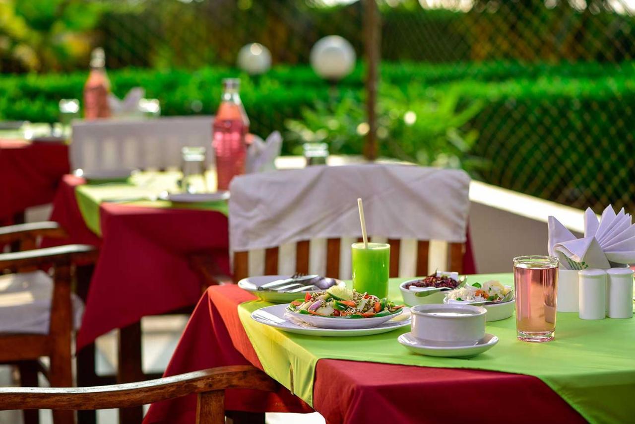Beach And Lake Ayurvedic Resort, Ковалам Екстериор снимка